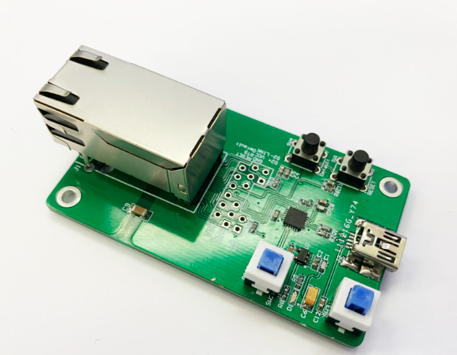 PCB窄桥位与RJ45 USB端子台靠板边导致插拔力和板边应力集中的高风险示意图